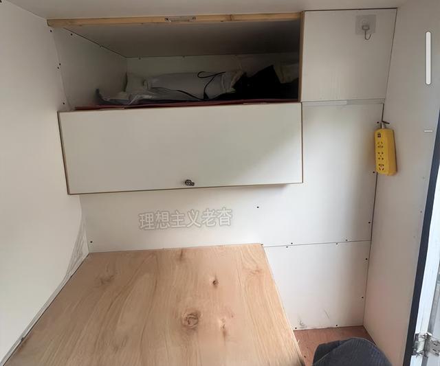 采用背驮房箱模式一样开启长途自驾游AG真人中国牛人低成本打造三轮房车(图3)