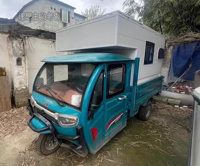 采用背驮房箱模式一样开启长途自驾游AG真人中国牛人低成本打造三轮房车(图6)