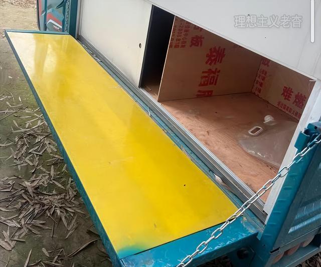 采用背驮房箱模式一样开启长途自驾游AG真人中国牛人低成本打造三轮房车(图4)