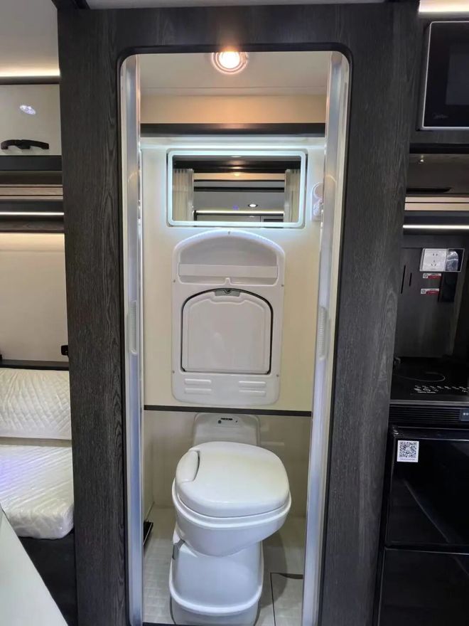 板！蓝牌C照开着走满配生活不打折AG真人试玩平台20万级房车天花(图6)